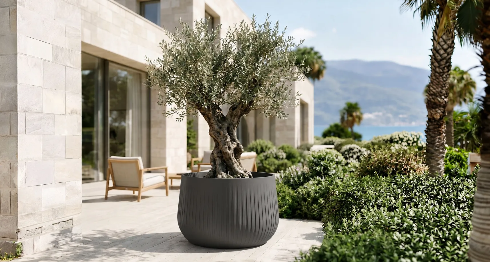 RILIA in Perlschwarz, Terrasse mit Meerblick