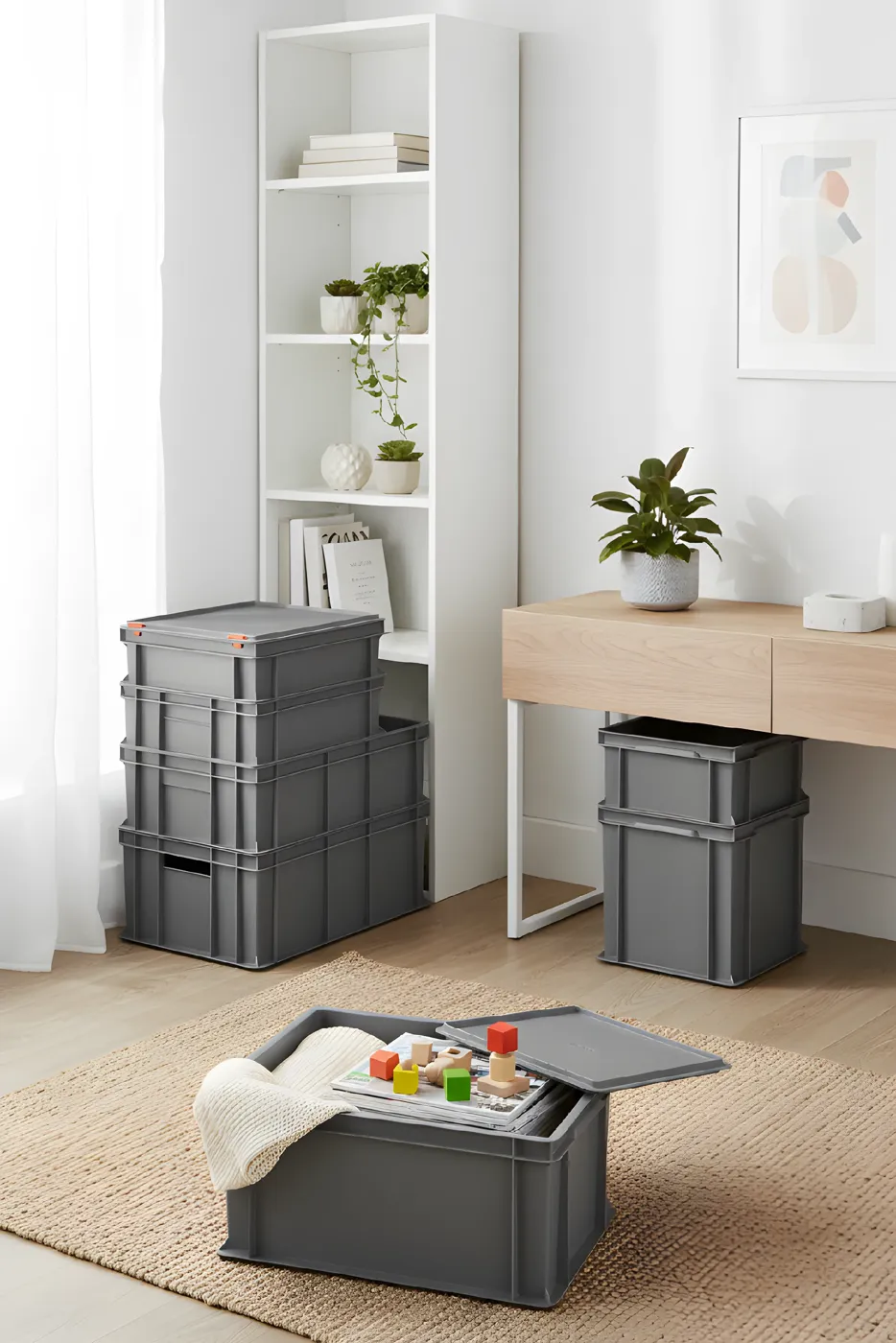 Graue Euronorm-Behälter aus Recyclingkunststoff im Einsatz: Haushalt