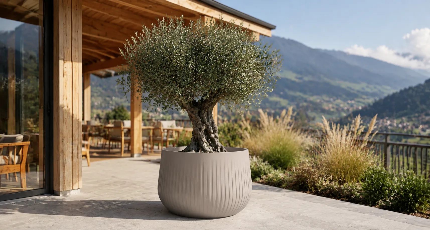 RILIA in Ton, Terrasse mit Bergblick