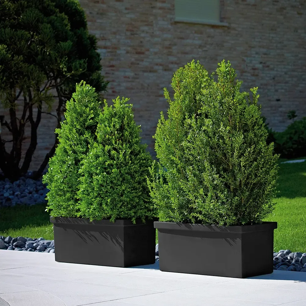 Mehrere SIEPI Pflanzkästen als Abgrenzung auf Terrasse